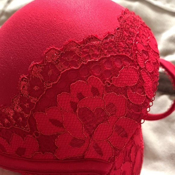Lightly worn red lace Victorias Secret Bra - Picture 5 of 5